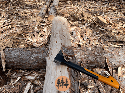 split-rail-fence-construction-fiskars-x7-hatchet